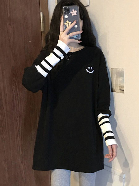 Bluză de damă model larg cu mâneci lungi în alb și negru