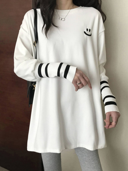 Bluză de damă model larg cu mâneci lungi în alb și negru