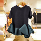 Bluză de damă cu bucle și mâneci scurte