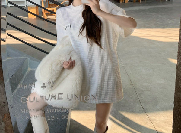 Tricou larg de damă cu inscripție