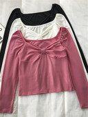 Bluză scurtă de damă cu decolteu adunat și mâneci lungi