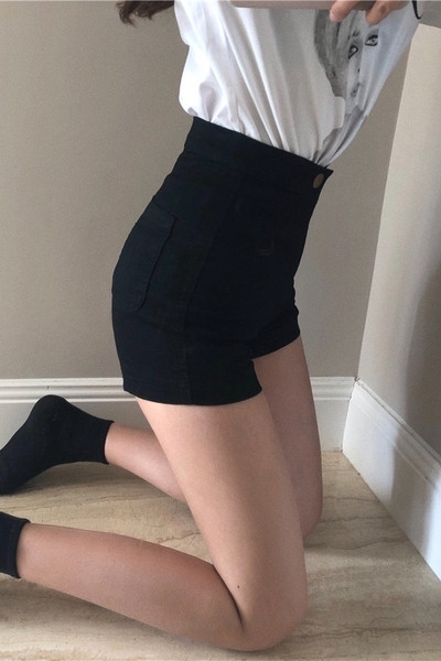 Model nou de pantaloni scurti de dama cu talie inalta - in negru