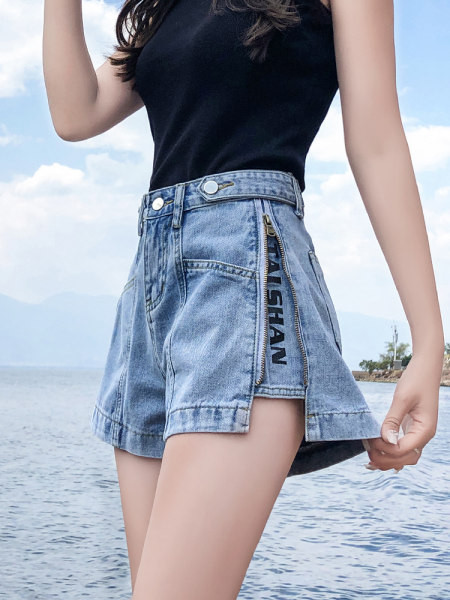 Pantaloni scurți de damă cu talie înaltă și inscripție