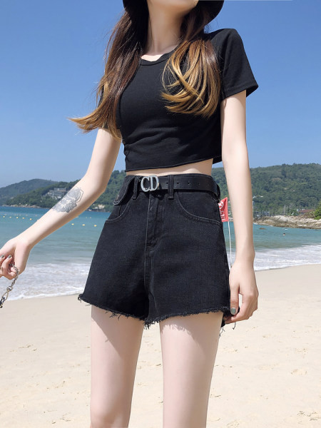 Blugi scurti de dama cu buzunare si curea