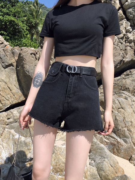 Blugi scurti de dama cu buzunare si curea