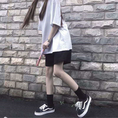 Pantaloni scurți largi cu talie înaltă pentru femei