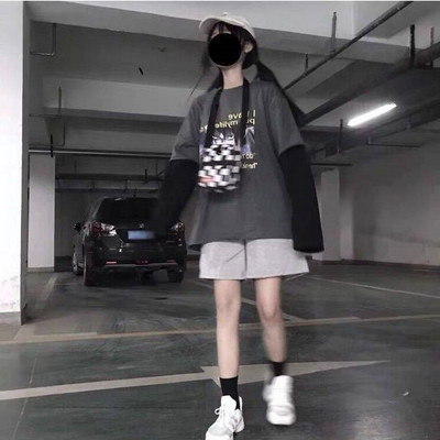 Pantaloni scurți largi cu talie înaltă pentru femei