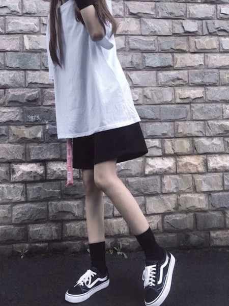 Pantaloni scurți largi cu talie înaltă pentru femei