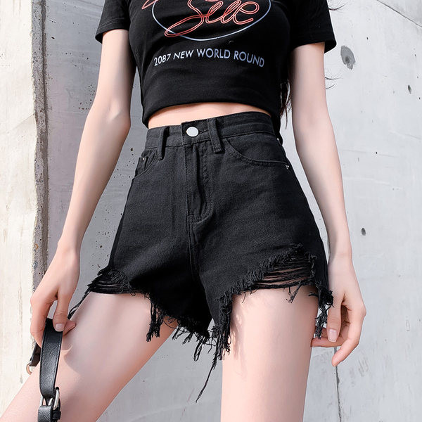 Model nou de pantaloni scurti de dama cu talie dreapta rupta si inalta