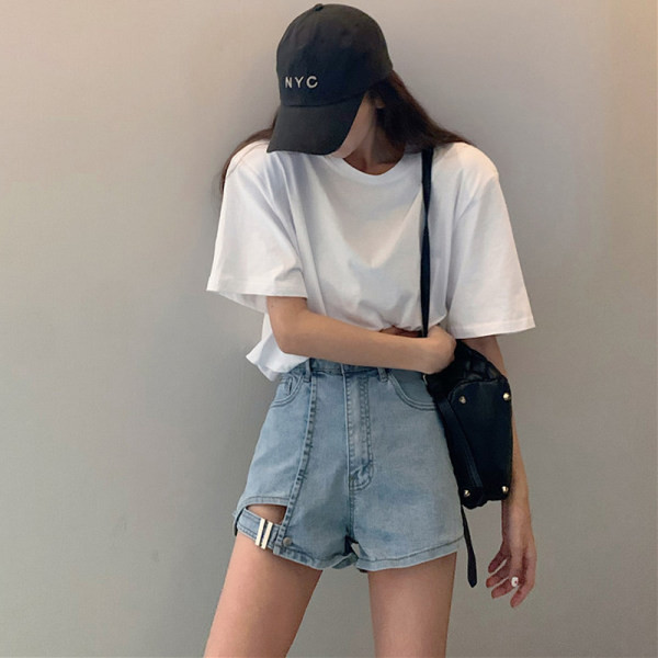 Pantaloni scurți de damă în albastru și negru cu talie înaltă