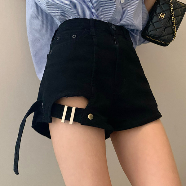 Pantaloni scurți de damă în albastru și negru cu talie înaltă