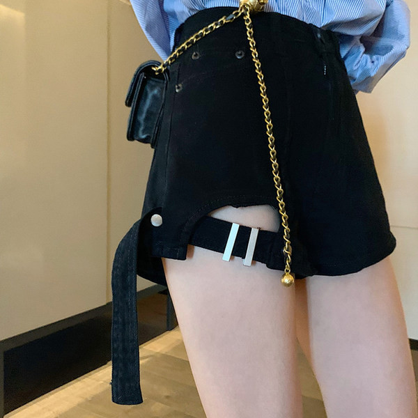 Pantaloni scurți de damă în albastru și negru cu talie înaltă