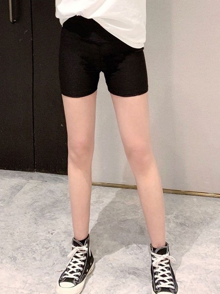 Pantaloni scurți de damă cu talie înaltă - două modele