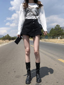 Fusta-pantaloni de dama model nou din denim cu elemente rupte