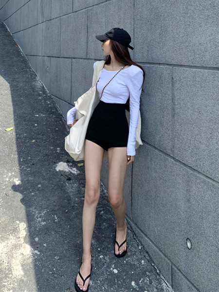 Pantaloni scurți moderni, negru, cu talie înaltă