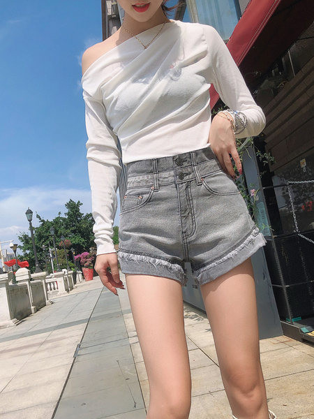 Model nou de pantaloni scurți din denim cu talie înaltă de culoare gri