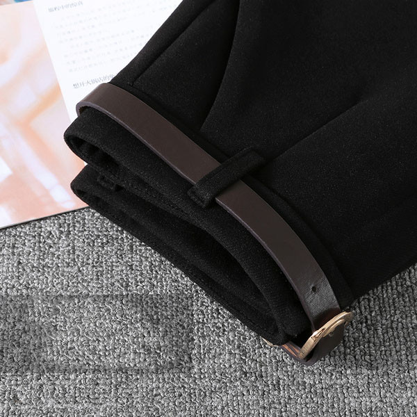 Pantaloni scurti moderni de dama cu curea in doua culori