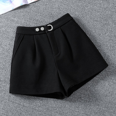 Pantaloni scurți de damă cu curea de culoare neagră