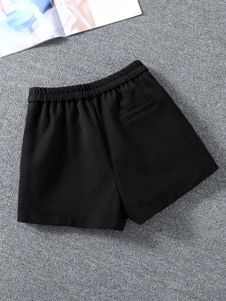 Pantaloni scurți de damă cu curea de culoare neagră