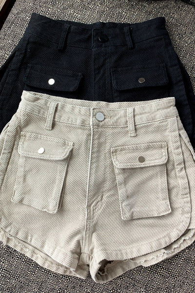 Pantaloni scurti de dama cu buzunare si talie inalta in doua culori