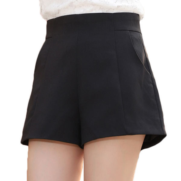 Pantaloni scurți moderni cu talie înaltă - model montat