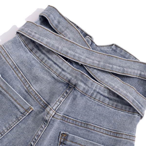 Model nou de pantaloni scurti de dama cu nasturi si talie inalta