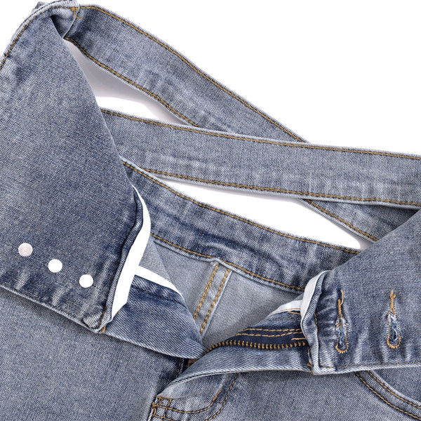 Model nou de pantaloni scurti de dama cu nasturi si talie inalta