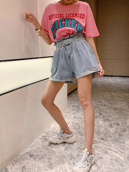 Model nou de pantaloni scurti de dama cu centura si talie inalta