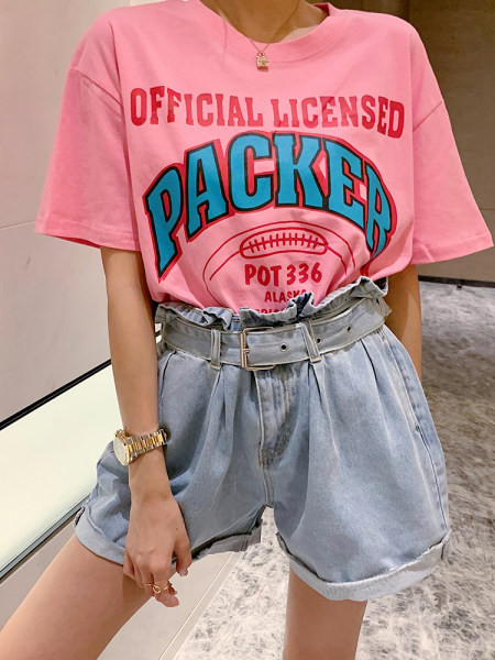 Model nou de pantaloni scurti de dama cu centura si talie inalta