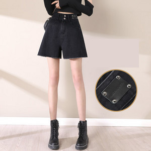 Pantaloni scurți moderni cu buzunare - trei modele