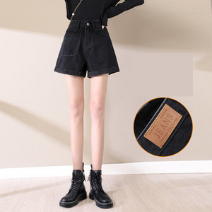 Pantaloni scurți moderni cu buzunare - trei modele