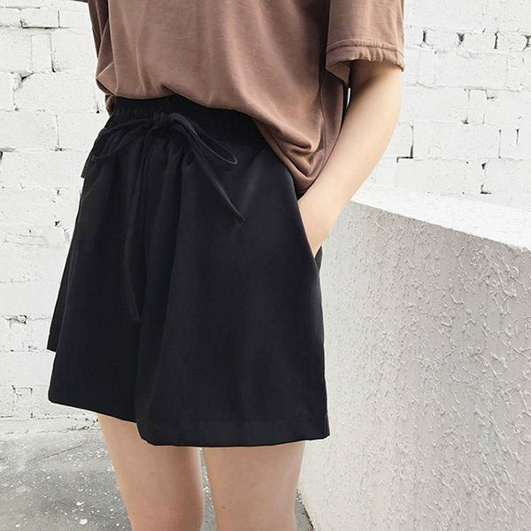 Pantaloni scurți casual cu talie elastică și cravate în negru