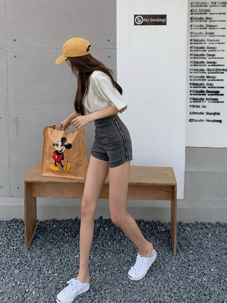 Blugi scurti elastici de dama cu talie inalta si fermoar in lateral