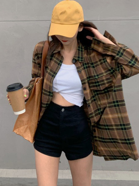 Pantaloni scurți negri de damă cu talie înaltă