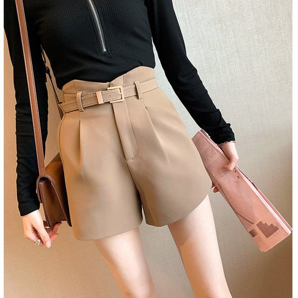 Pantaloni scurti moderni de dama cu centura si talie inalta