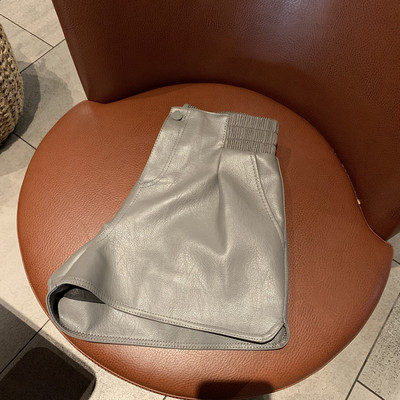 Model nou de pantaloni scurți din piele ecologică cu talie elastică