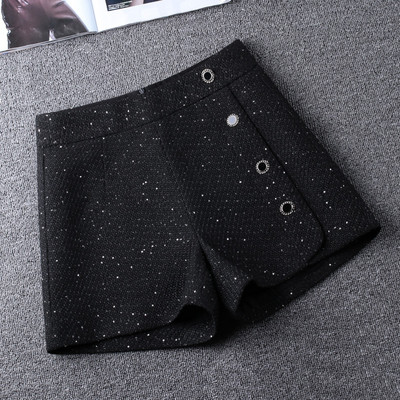 Pantaloni scurti eleganti de dama cu nasturi si talie inalta