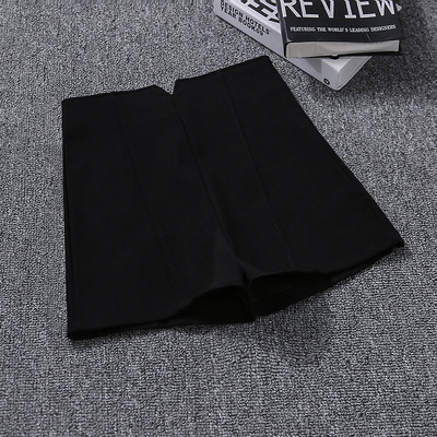 Model nou de pantaloni scurți cu talie înaltă