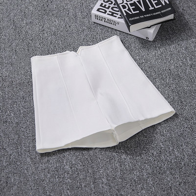 Model nou de pantaloni scurți cu talie înaltă