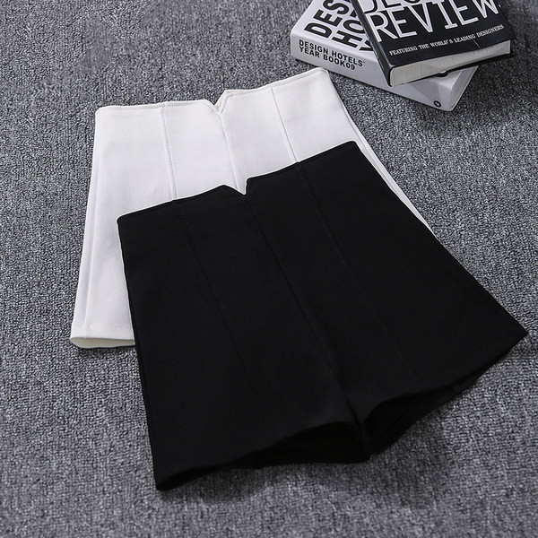 Model nou de pantaloni scurți cu talie înaltă