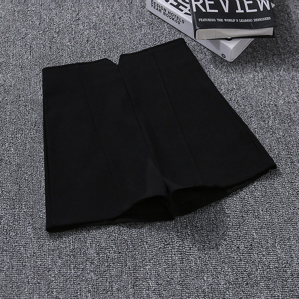 Model nou de pantaloni scurți cu talie înaltă