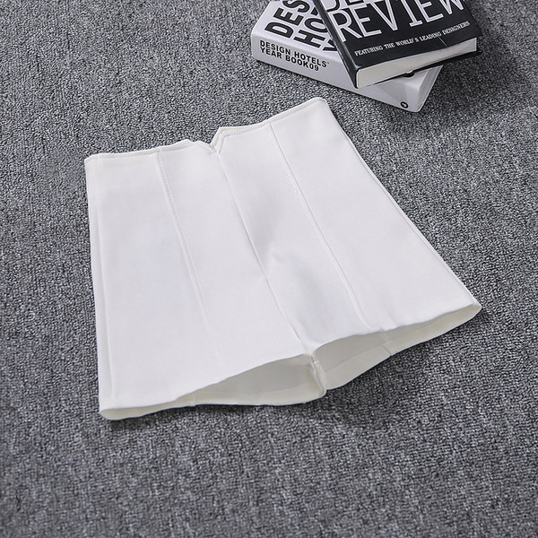 Model nou de pantaloni scurți cu talie înaltă