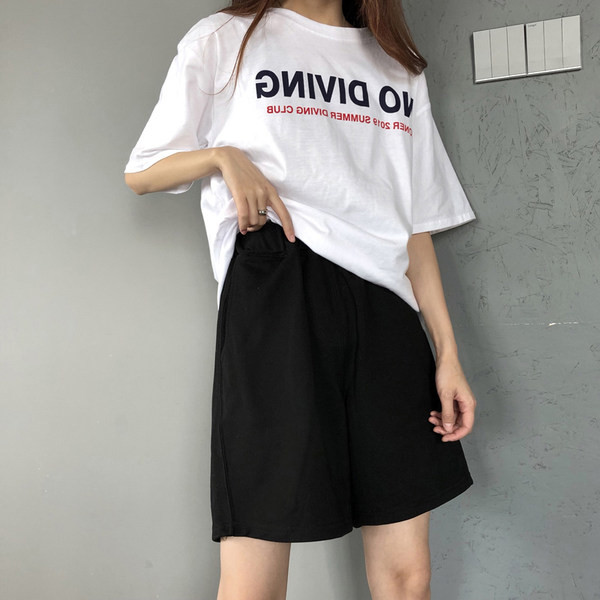 Model nou de pantaloni scurți de vară deasupra genunchiului