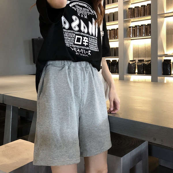 Model nou de pantaloni scurți de vară deasupra genunchiului