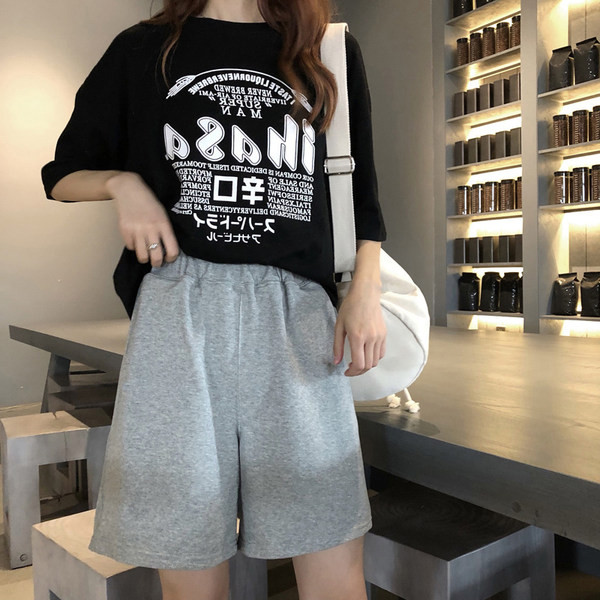 Model nou de pantaloni scurți de vară deasupra genunchiului