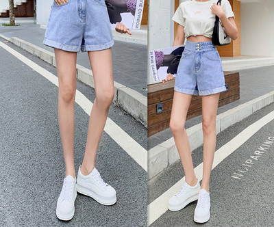 Model nou de pantaloni scurți de damă cu talie înaltă - denim ușor