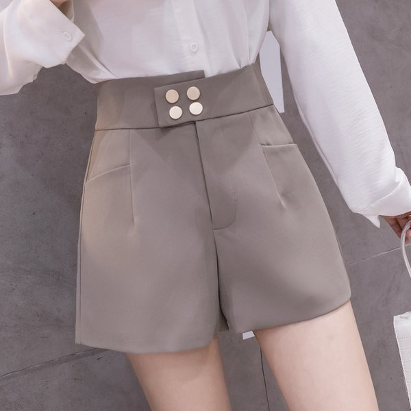 Pantaloni scurti de dama cu nasturi si talie inalta