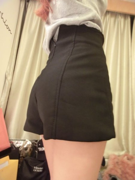 Pantaloni scurți pentru femei cu talie înaltă în negru