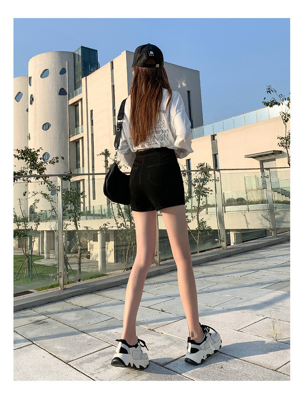 Pantaloni scurți din denim cu talie înaltă pentru femei