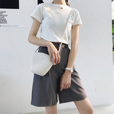 Pantaloni scurți casual de damă cu buzunare și talie înaltă